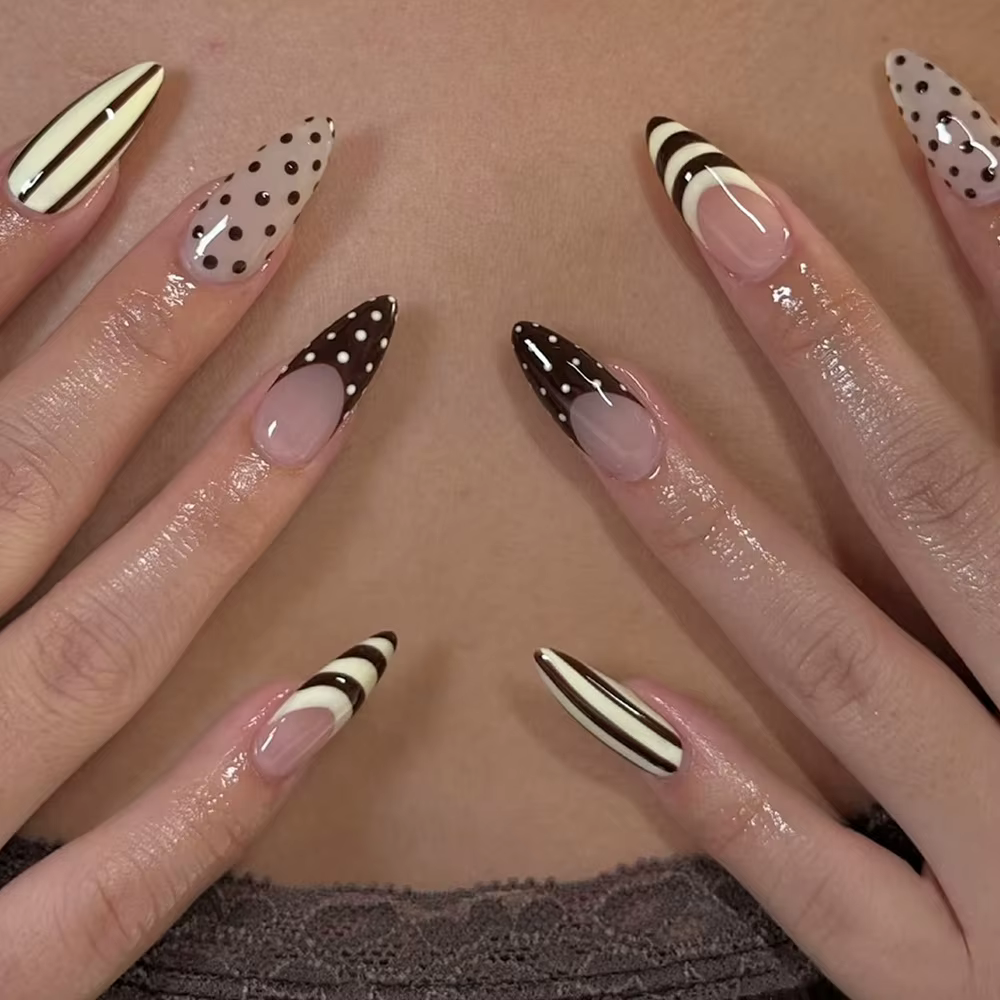 24 faux ongles roses français, simples à poser, tête ronde, courts, en forme d'amande, à pois, couvr