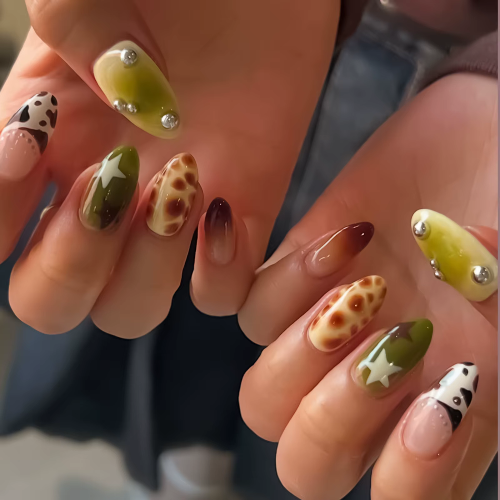 Automne marron français presse sur ongles, 24 pièces Y2K filles portables faux ongles étoile imprimé