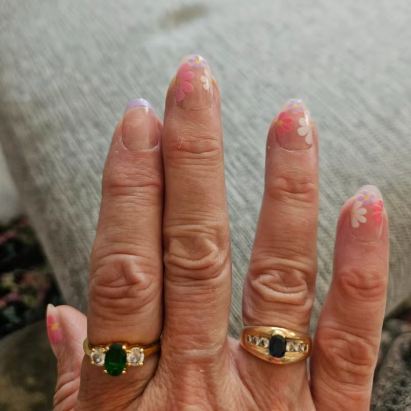Faux ongles courts à pression en amande, 24 pièces, pointe française florale rose, brillants et élég