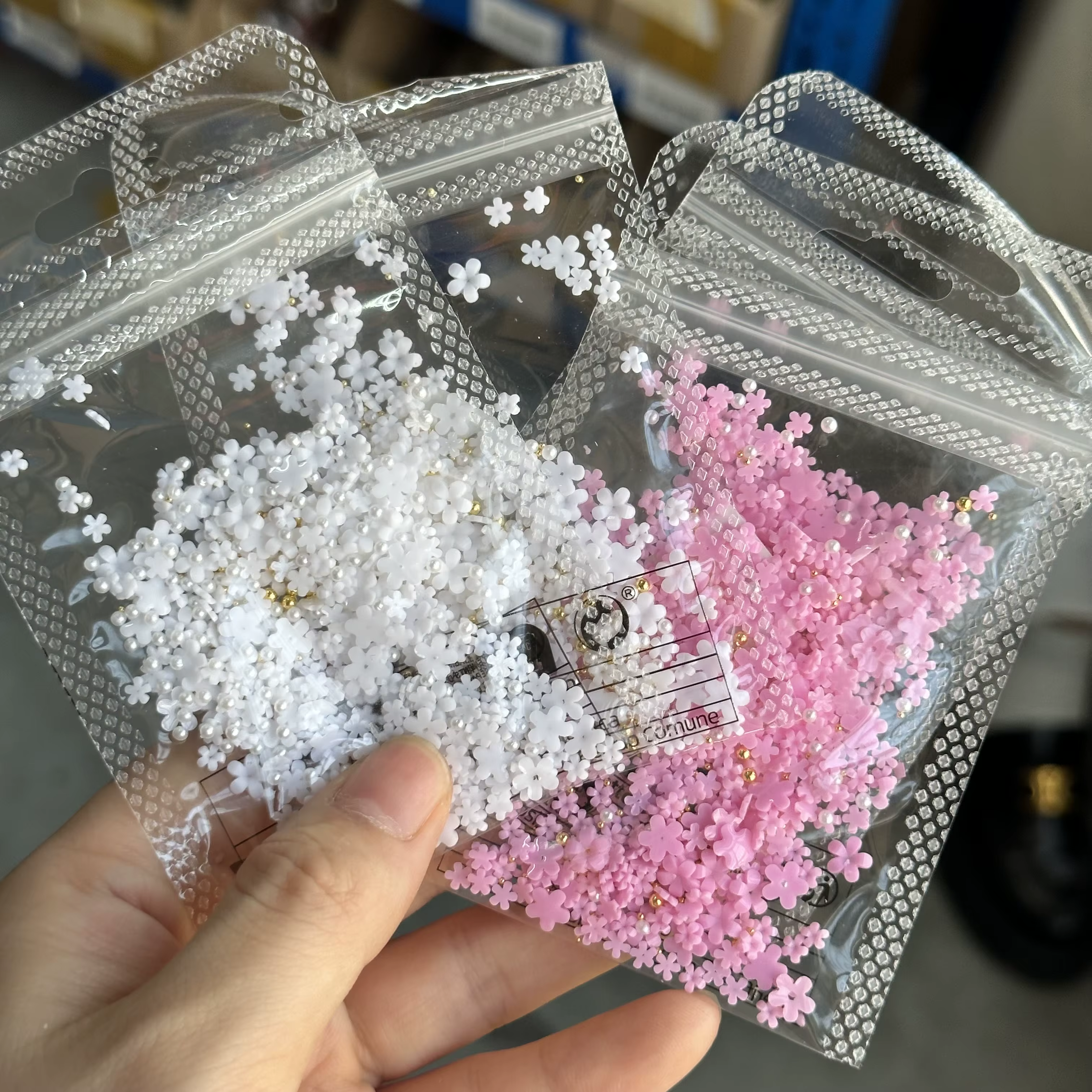 500 pièces + rose blanc 3D acrylique fleurs Nail Art breloques résine cinq pétales fleur ongles stra