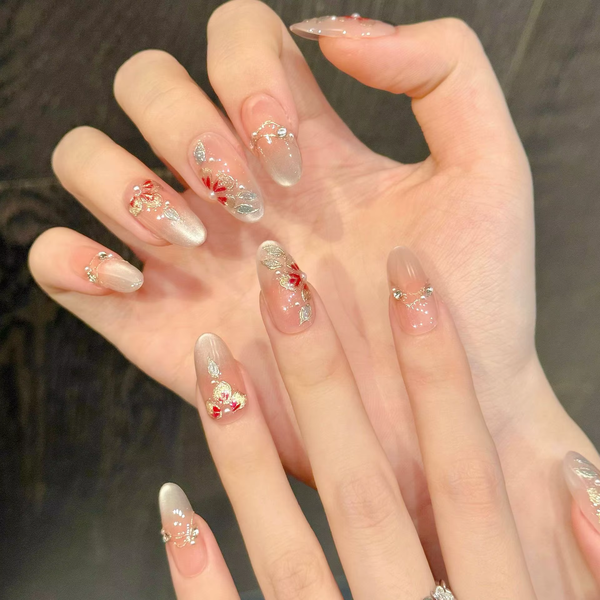10 pièces Blush amande faux ongles faits à la main peint à la main rouge or fleur presse sur les ong