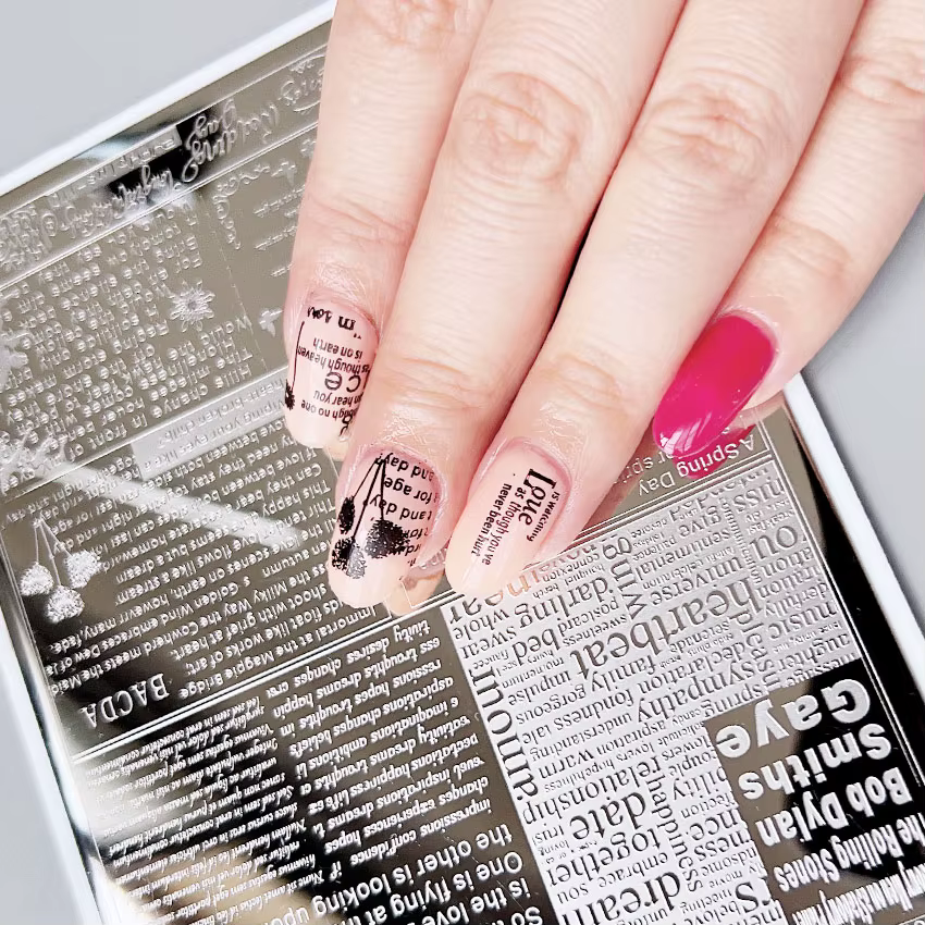 XMQ Nail Art Stamping Plaque Lettres Deisngs