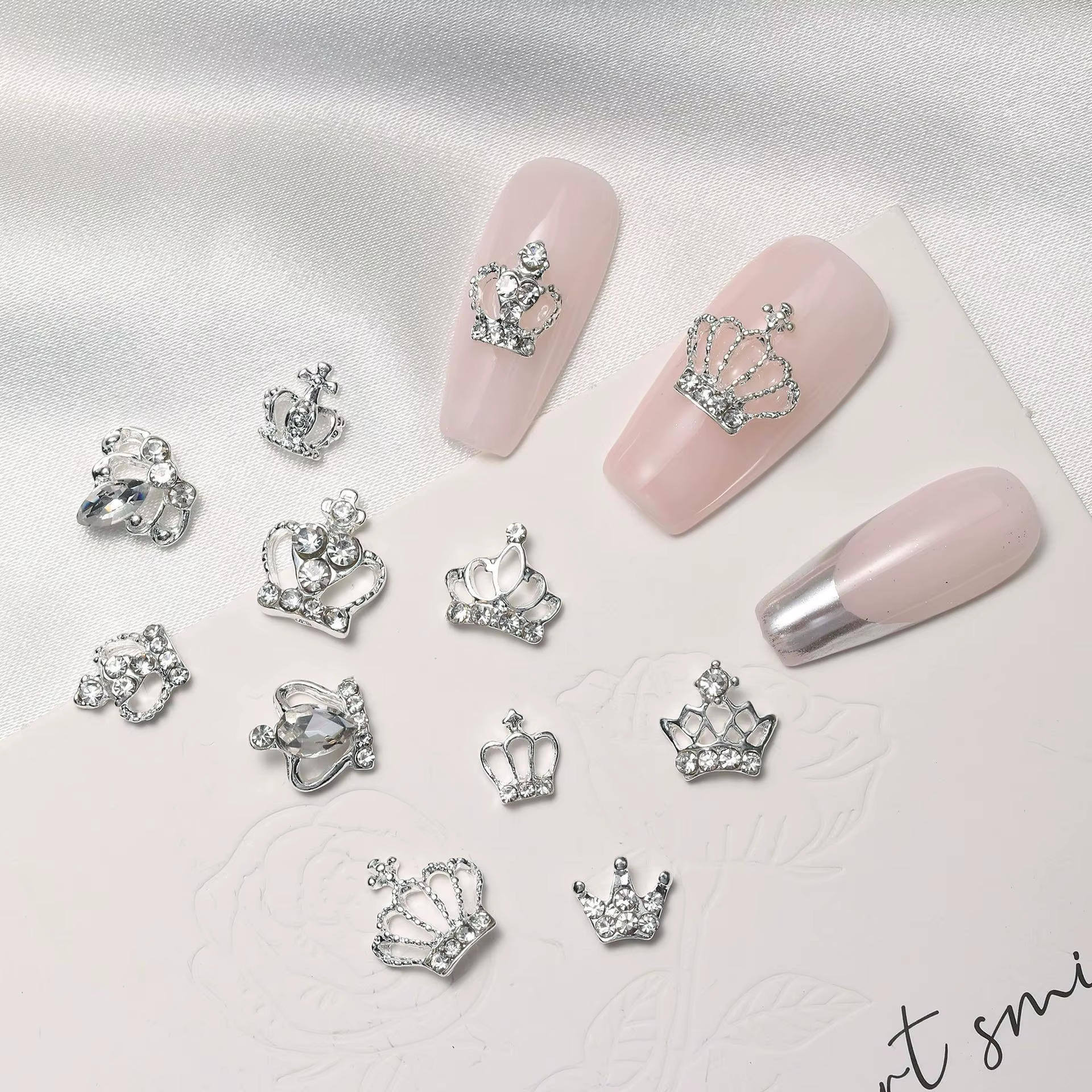 Breloques couronne exquises pour ongles, 30 pièces, pierres précieuses de luxe en forme de couronne 