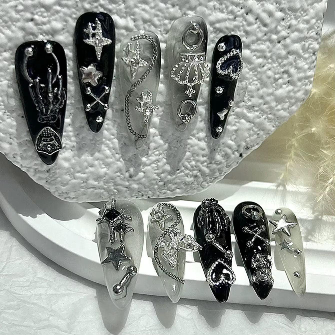 Jirai japonais épices filles presse à la main sur les ongles Y2K noir blanc longue pointe Nail Art 3