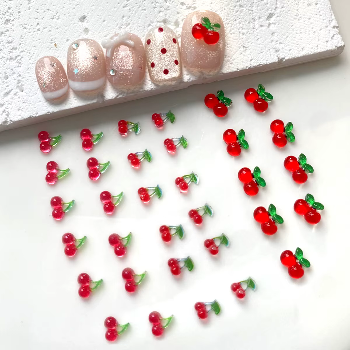 50 pièces de décorations d'ongles en résine de cerise rouge 3D de tailles variées, charmes d'art d'o