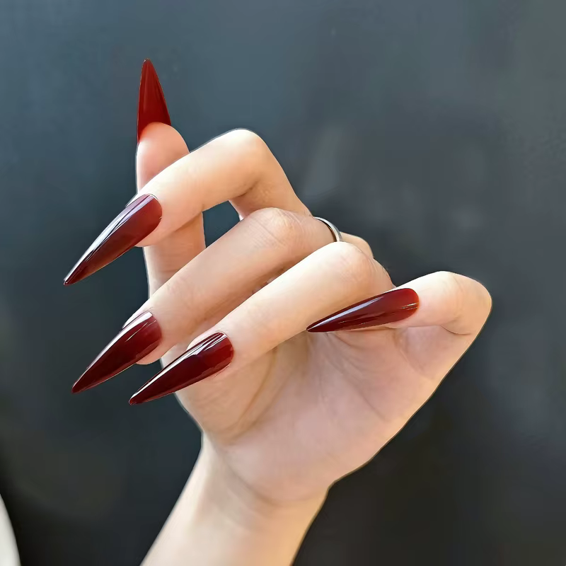 Transformez vos ongles avec 24 pièces Extra Long Stiletto style français moderne classique simple no