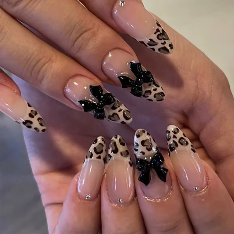 24 faux ongles français en amande, longs, à presser, avec nœud 3D mignon et diamant, style INS, réut