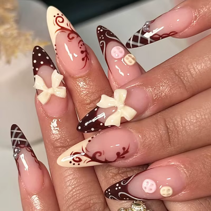 24 faux ongles noirs à pois avec dentelle, style français rose doux et cool, en forme d'amande, avec
