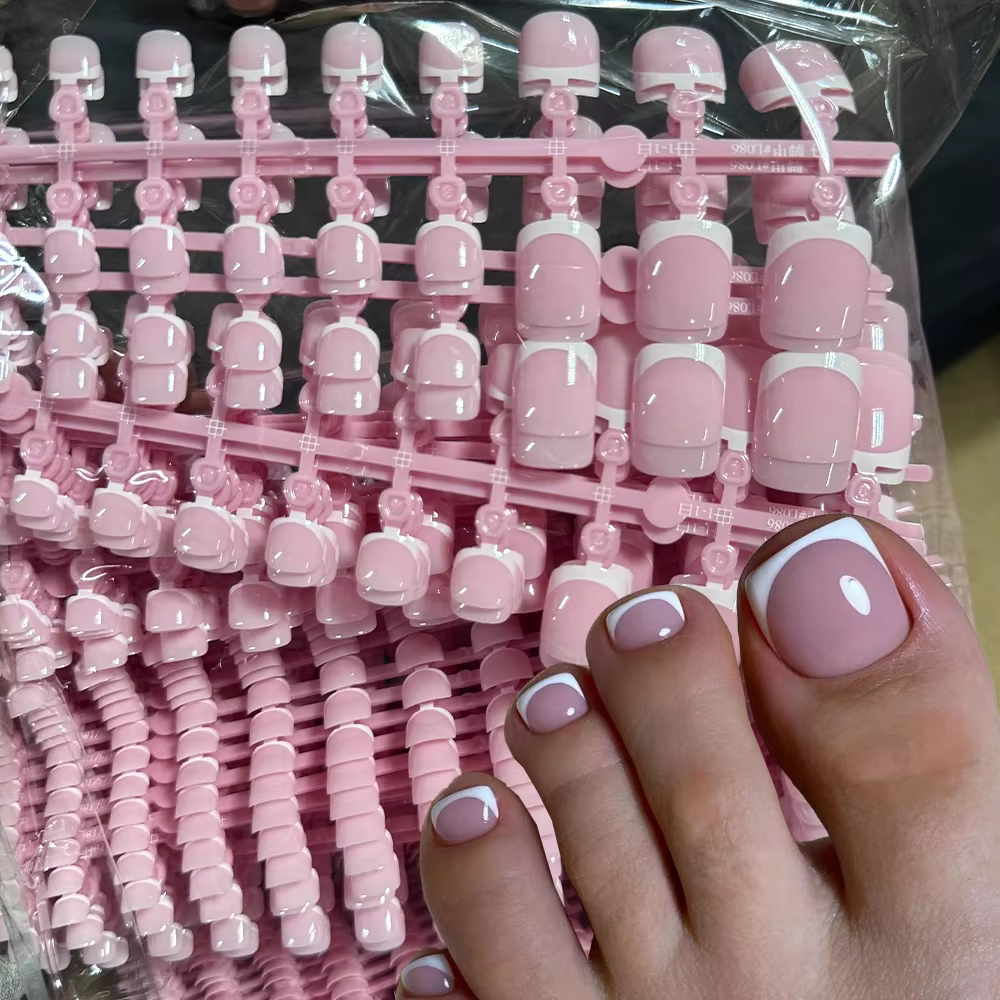 120 faux ongles carrés courts pour les orteils, roses, style French, en gel souple, à presser, avec 