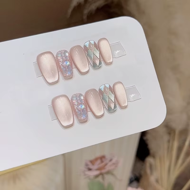 Ongles faits à la main en forme d'oeil de chat, motif diamant, forme carrée moyenne, à pression, pou