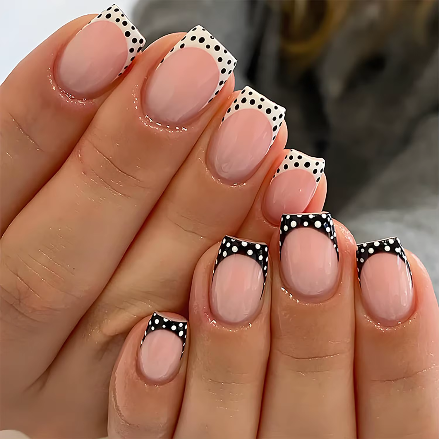 Faux ongles carrés courts à presser, noirs et blancs à pois, finition brillante, réutilisables, avec