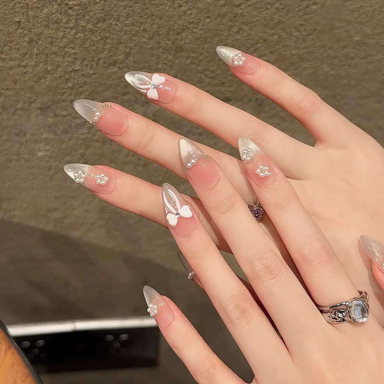 Presse à la main sur les ongles doux nœud papillon perle décor français faux ongles pour femmes fill