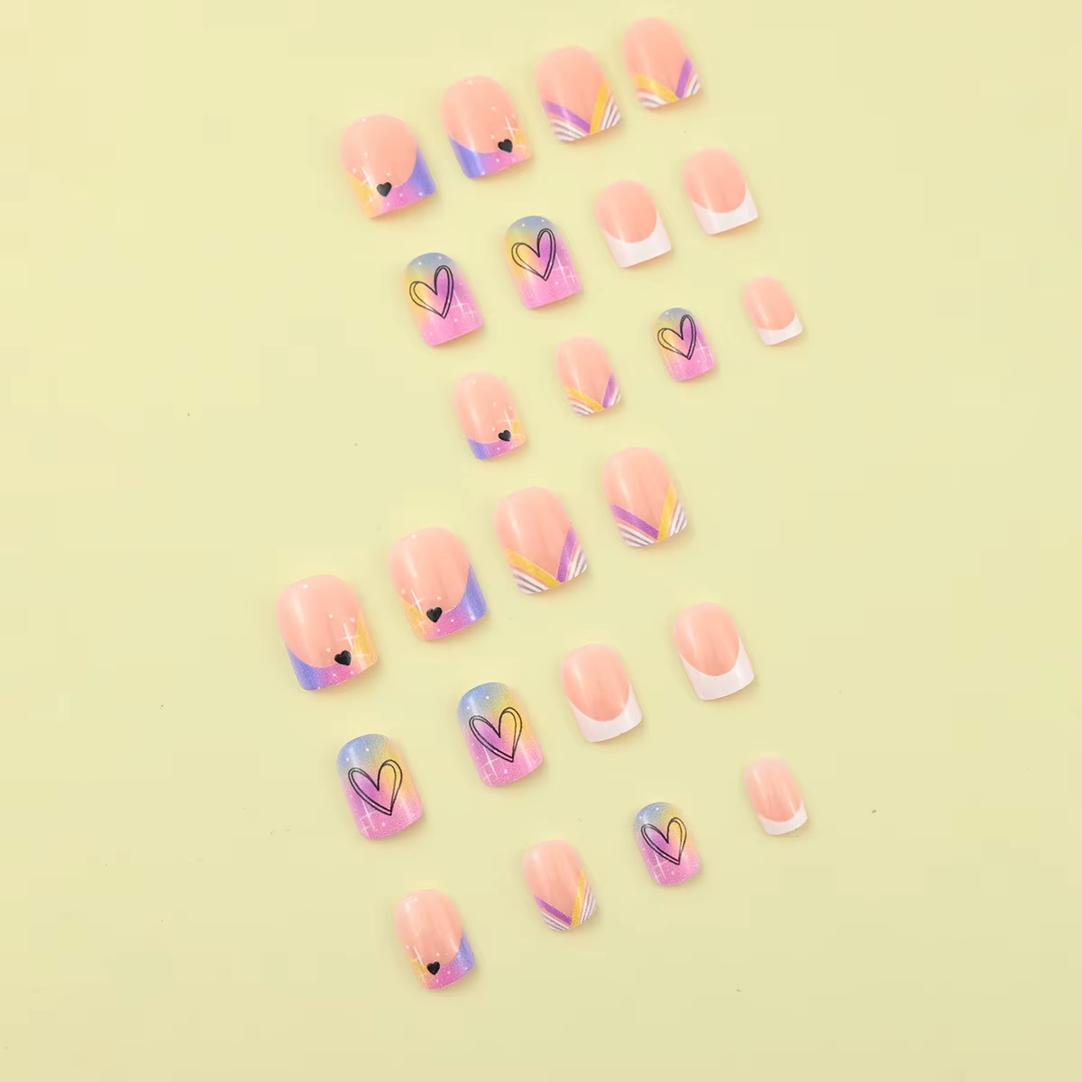 24 morceaux de faux ongles carrés courts, avec un cœur dégradé teint en halo et un design français c