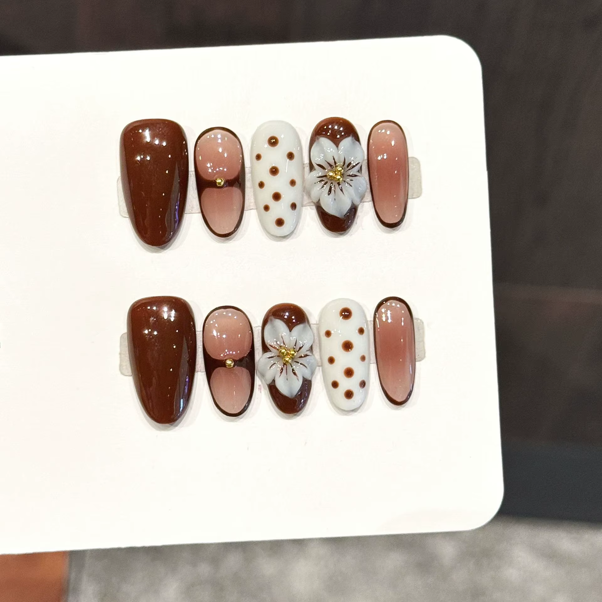10 faux ongles ovales faits à la main, couleur café caramel avec des pois doux, adaptés aux festival