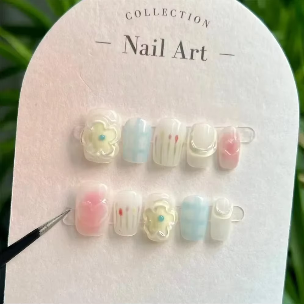 Fleur de printemps mignon courte à la main presse sur les ongles dopamine mignon nail nail art doux
