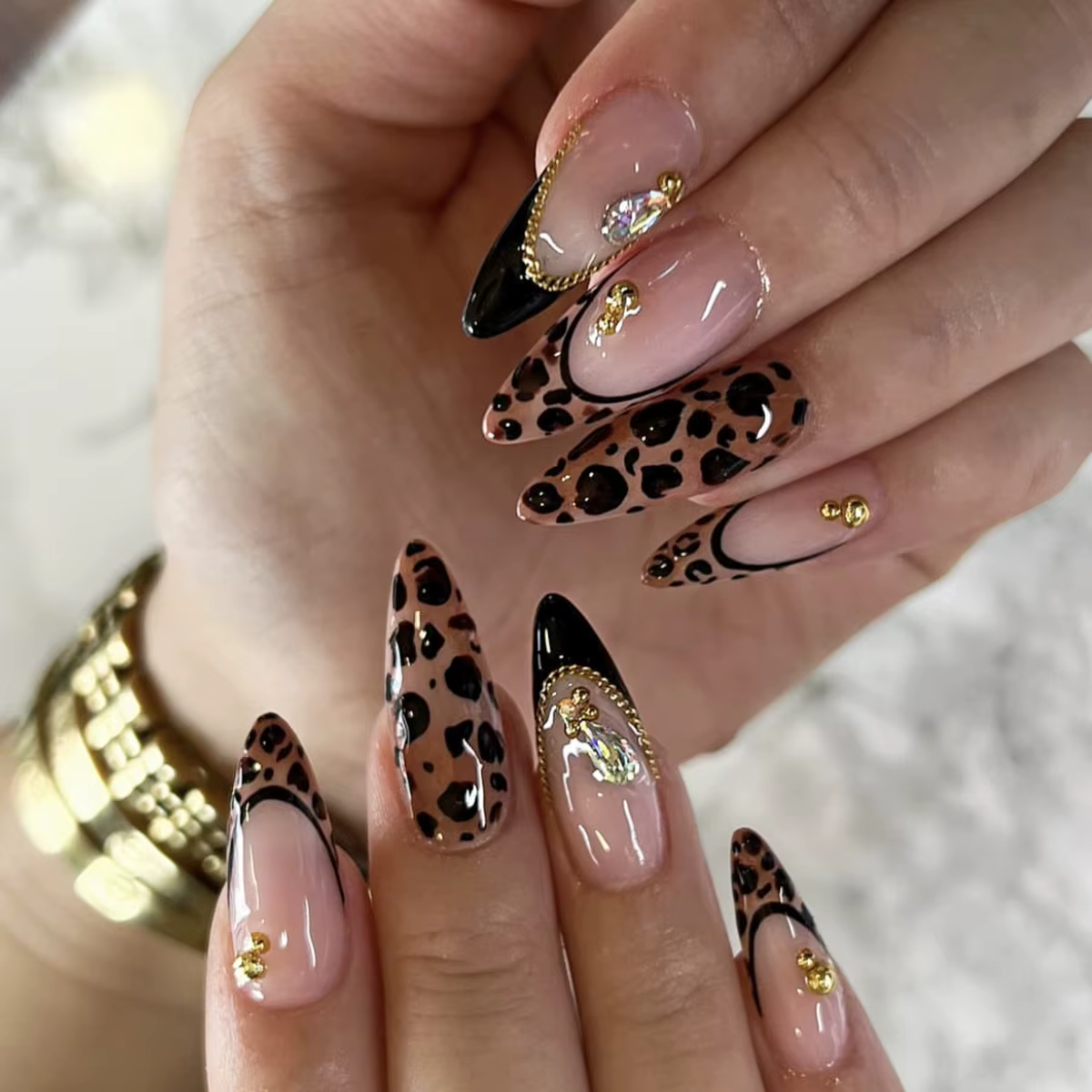 24 pièces faux ongles courts en amande ailes de papillon Nail Art avec colle paillettes fleur faux o