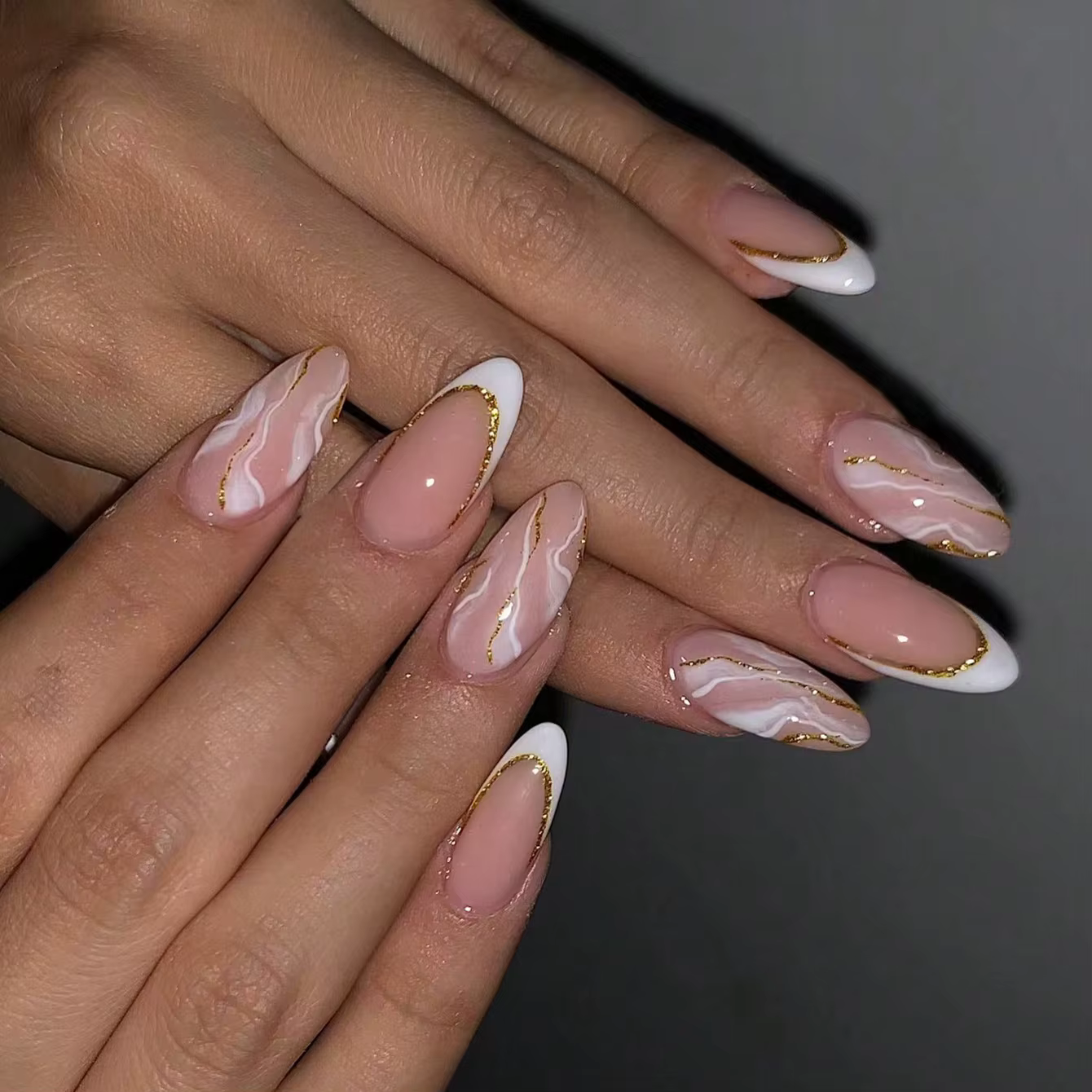 24 pièces ongles pointus français blancs avec faux ongles courts en forme d'amande, ongles de couleu