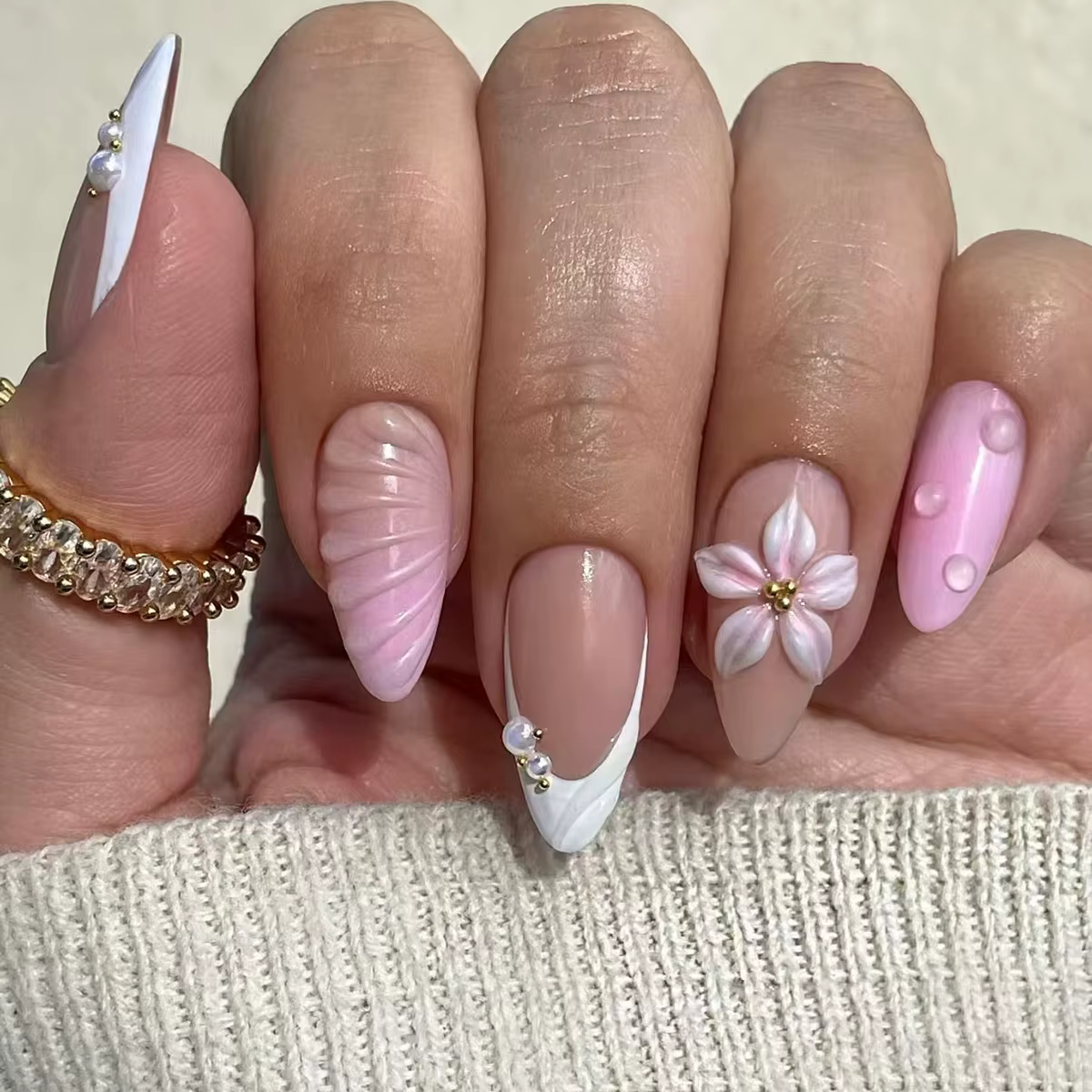 Faux ongles mi-longs avec fleurs 3D, 24 pièces, Design du bout des doigts, papillon doux, ondulation