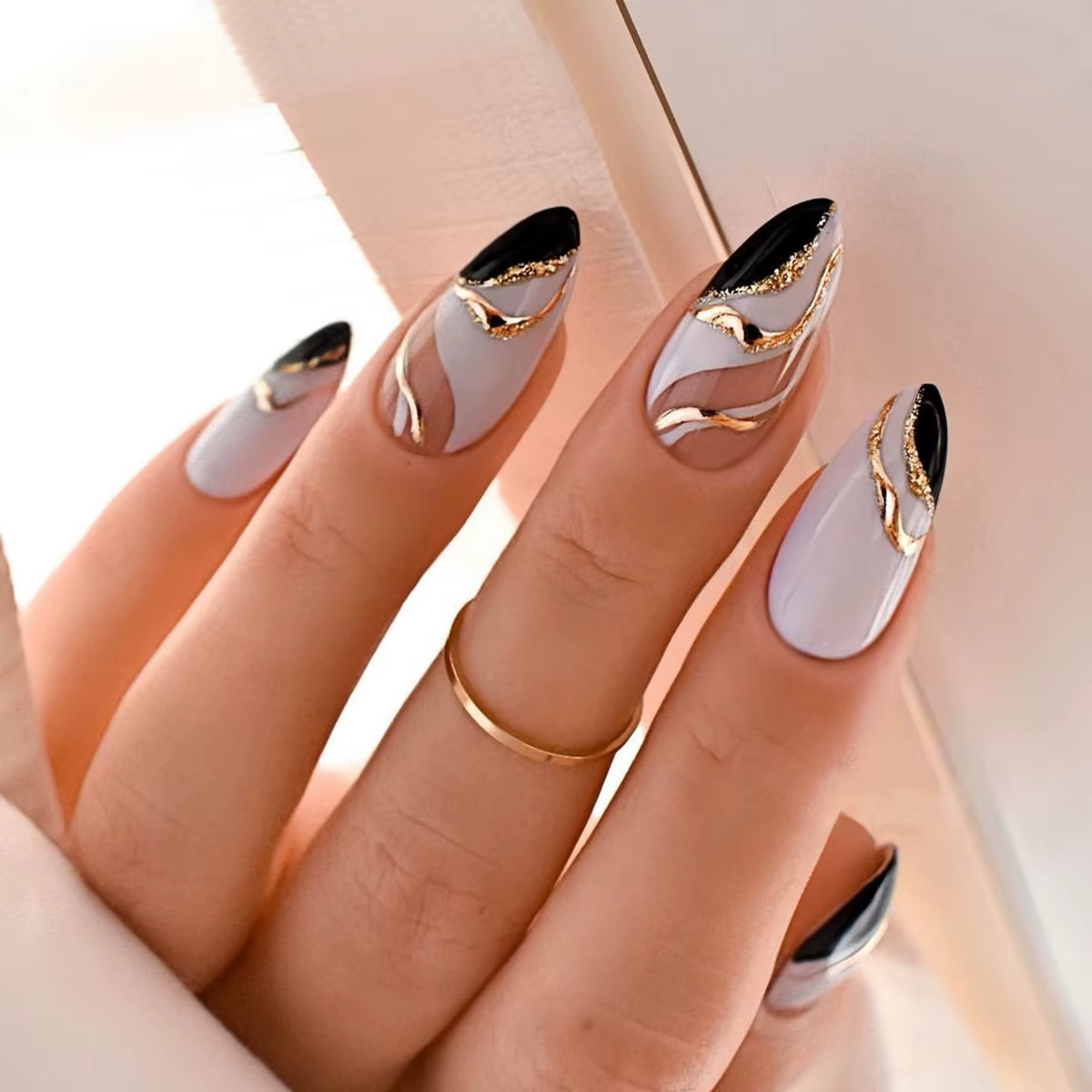 Faux ongles français en forme de tête d'amande pour femme, 24 pièces, couverture complète, à presser
