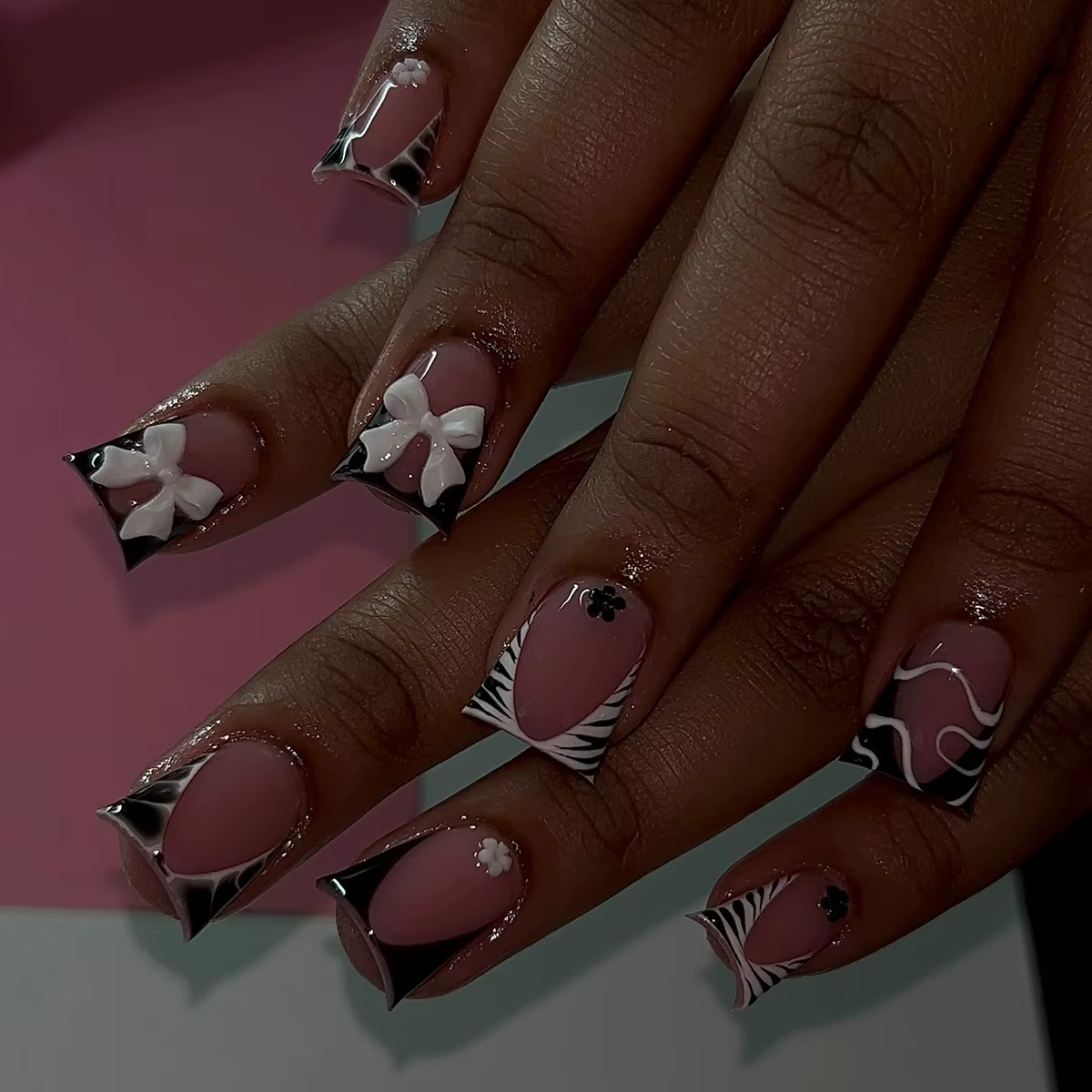 24 pièces français rose presse sur ongles court tête carrée faux ongles avec fleur strass conception