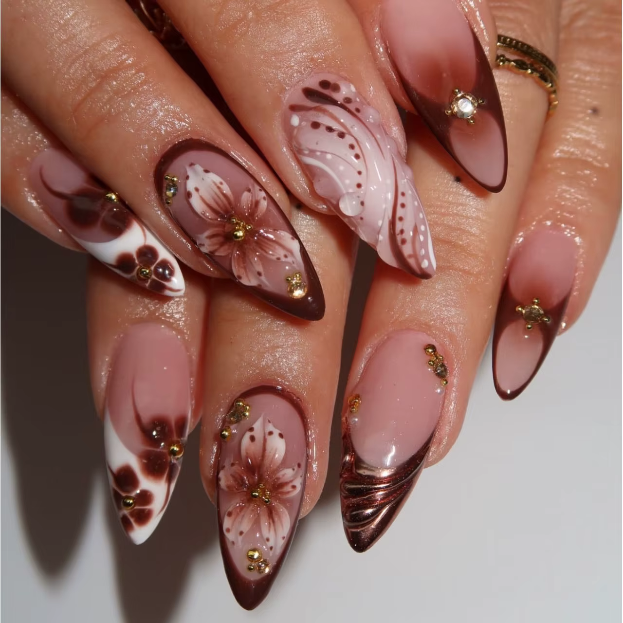 Faux ongles moyens pour femmes, dégradé café brun, fleurs 3D en relief ou motif léopard avec strass,