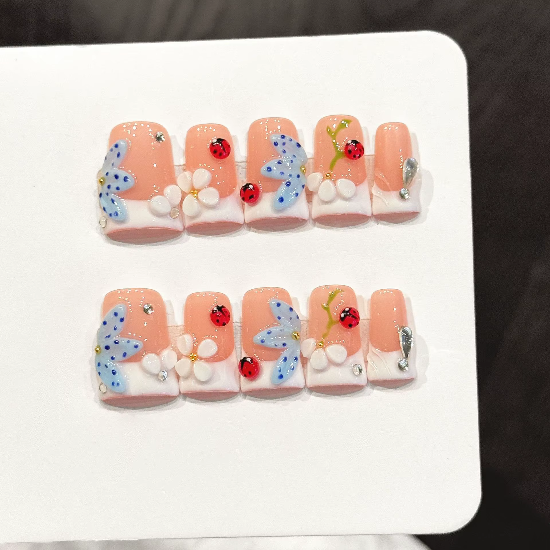 10 pièces bec de canard bleu presse à la main sur les ongles faux ongles avec décoration de coquille