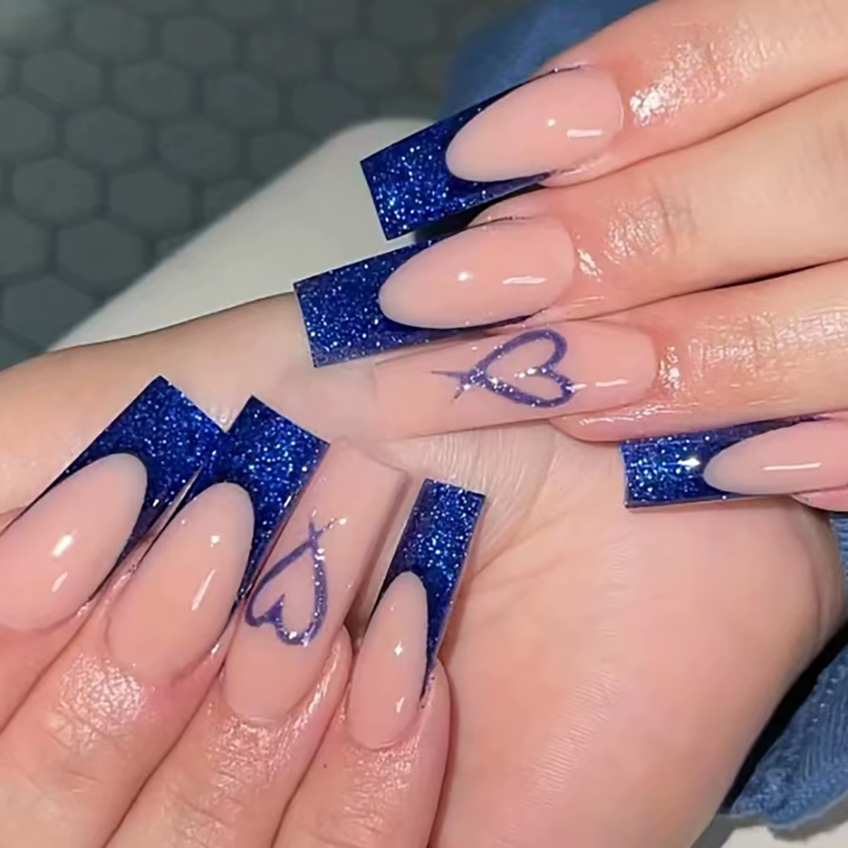 24 faux ongles longs carrés à la française, motif cœur 3D, à presser, avec strass, prêts à poser, po