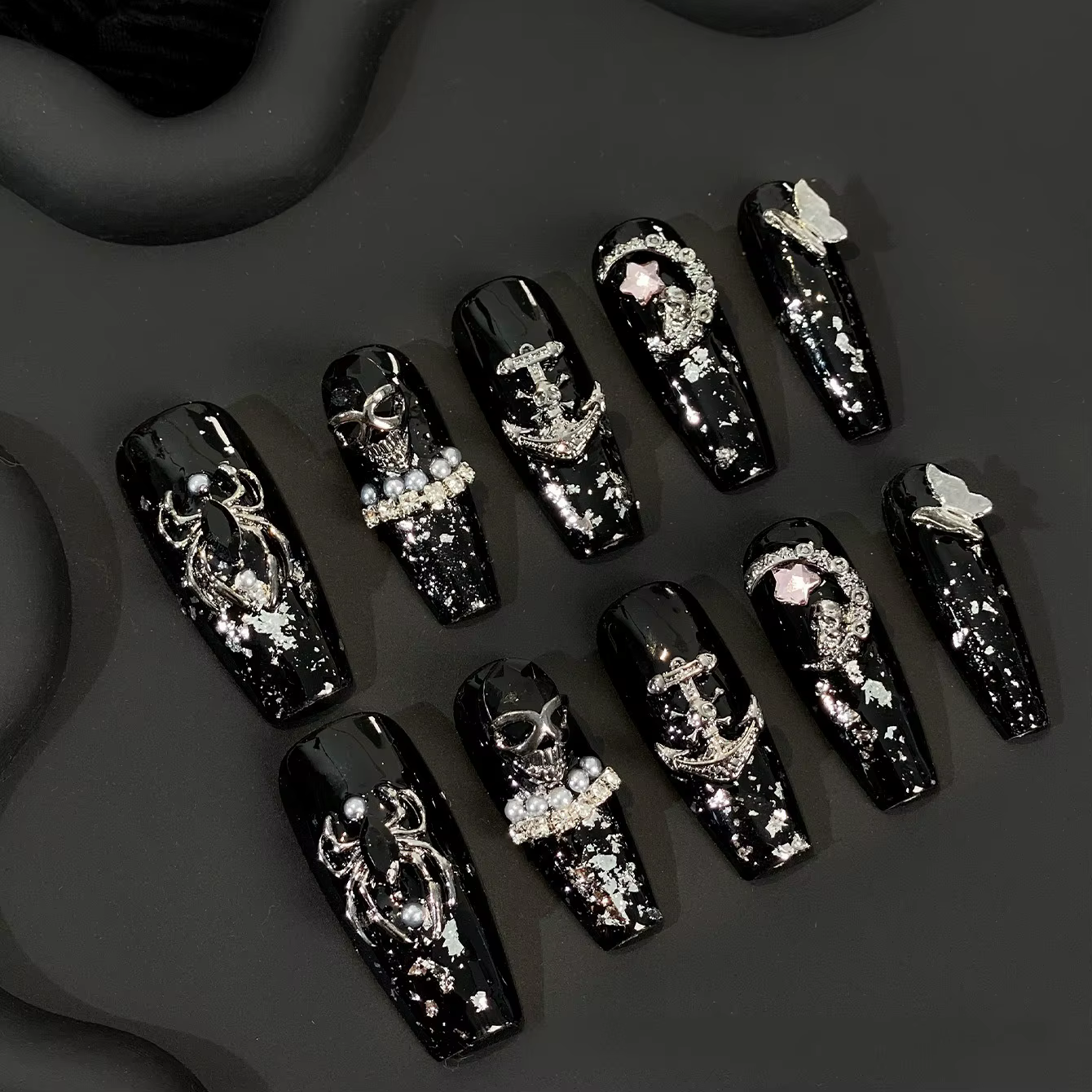 (10 pièces) ton noir lisse associé à des détails gothiques frappants, adapté aux amateurs de style d
