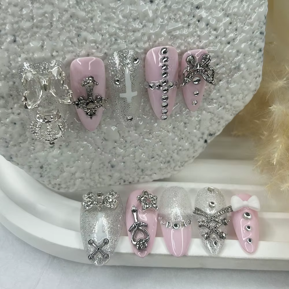 Y2K mignon Gyaru français amande presse à la main sur les ongles 3D papillon étoile croix diamant fa