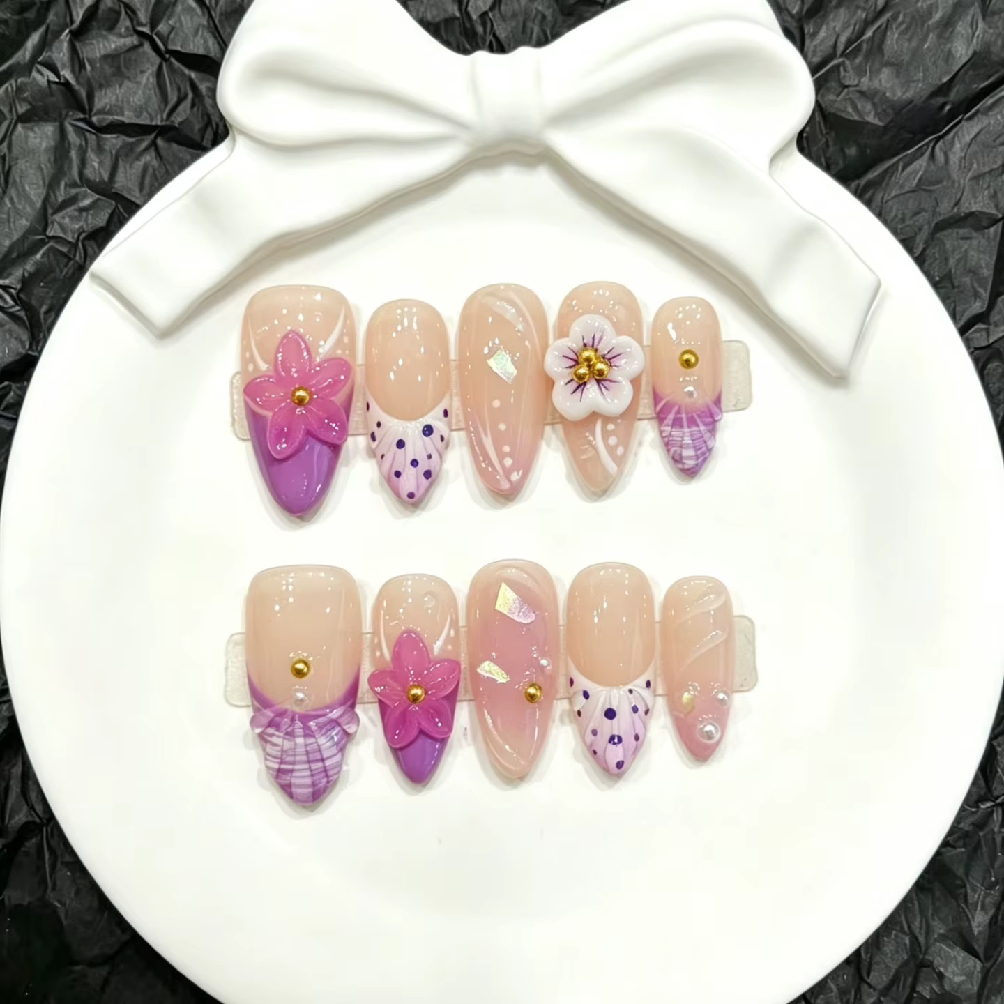 10 faux ongles à presser moyens en forme d'amande, rose doux, motif floral violet, ongles français p