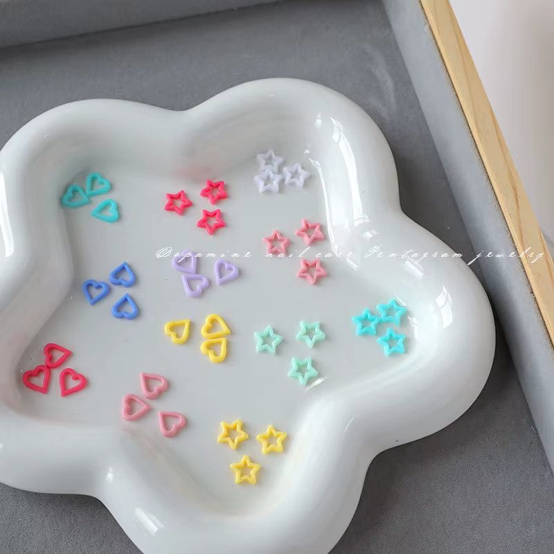 Décorations pour Nail Art colorées mixtes, 100 pièces/sac, étoile ajourée et cœur, breloque mate, ac
