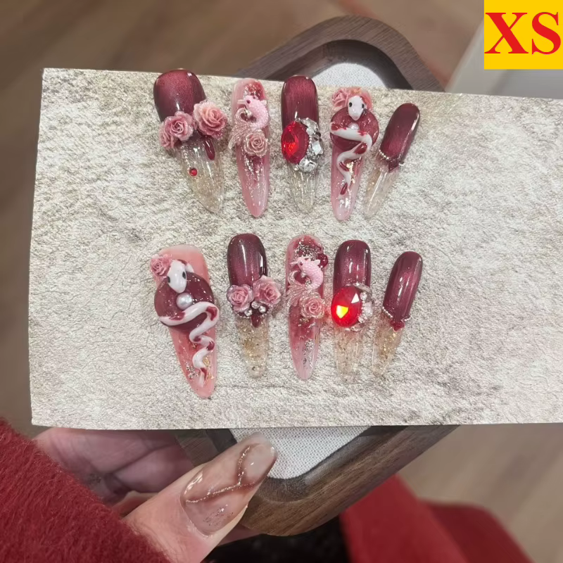 Ongles aiguilles faits à la main, couverture complète, serpent porte-bonheur, strass Rose, amande ar