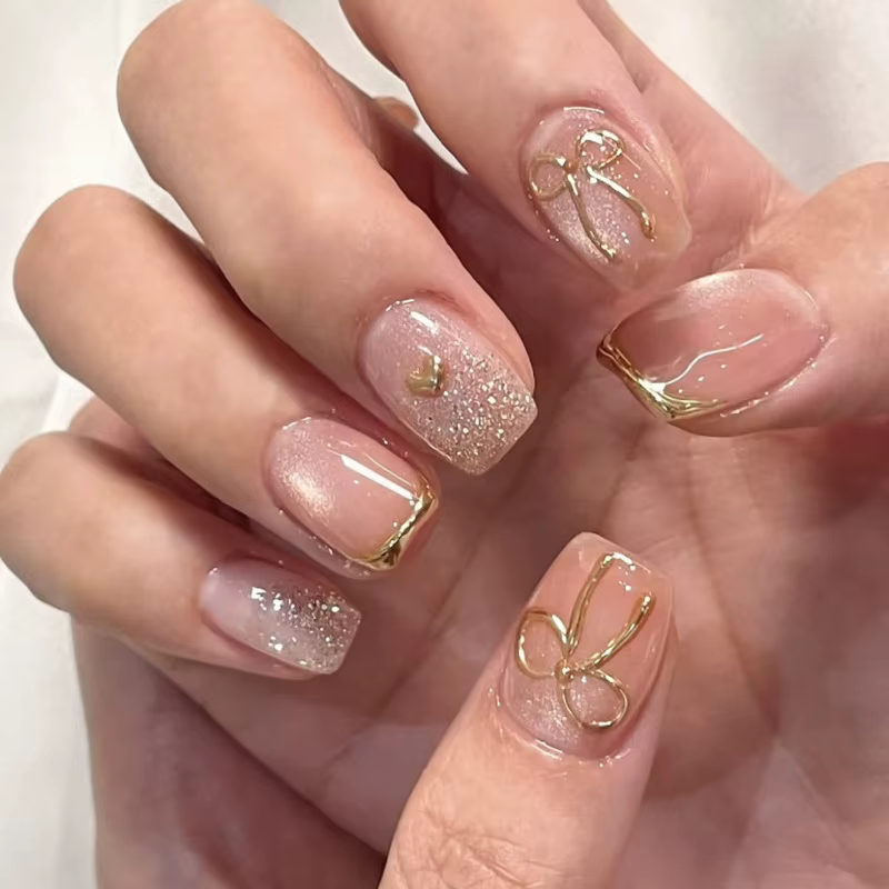 Faux ongles français courts carrés blancs réutilisables, avec chaîne étoile en strass, couleur chair