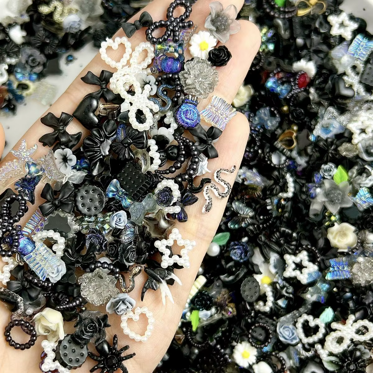 Breloques à ongles en résine hybride, mélange aléatoire, nœud, cœur, fleur, étoile évidée, strass si