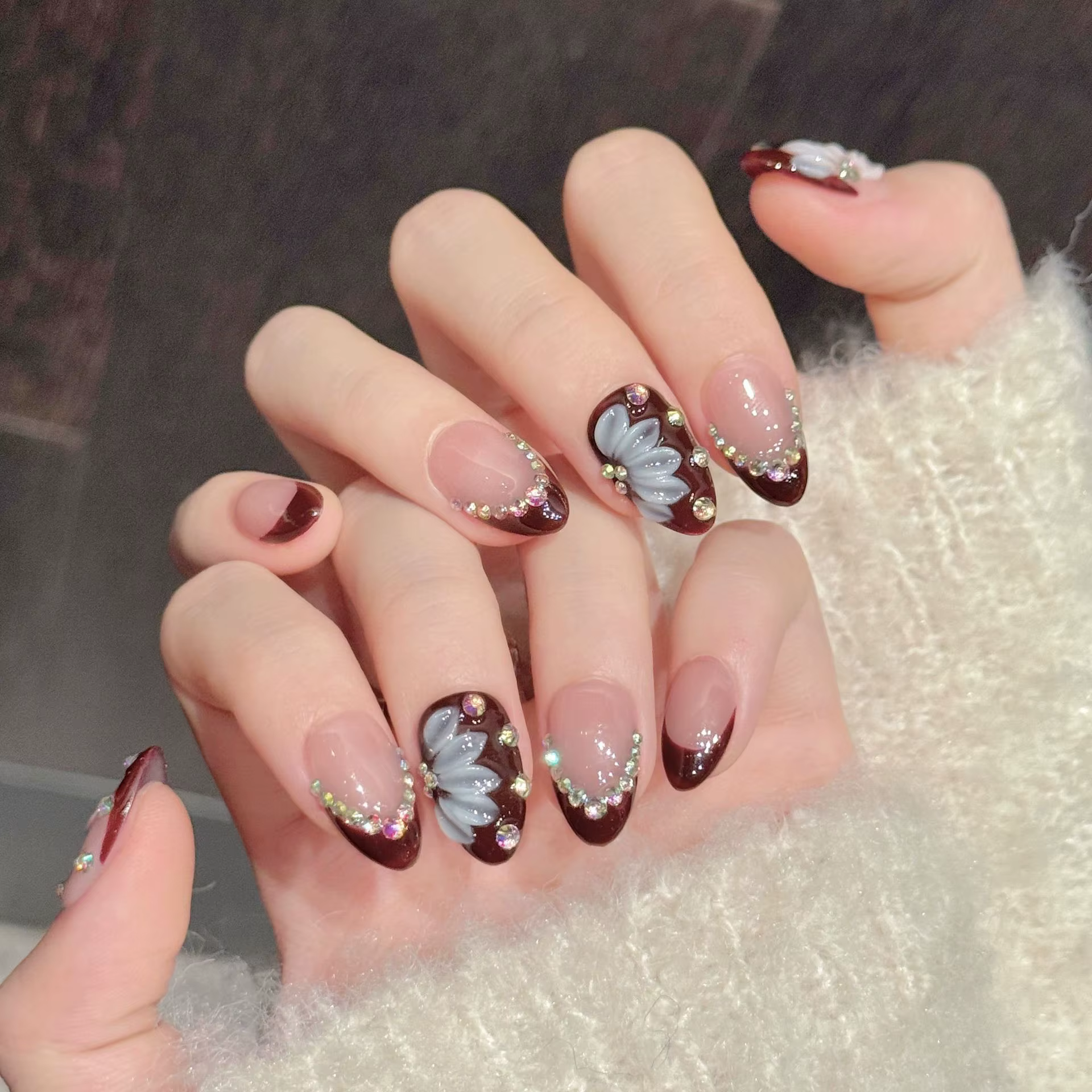 10 pièces à la main rouge profond français presse sur ongles strass conception courte amande faux on