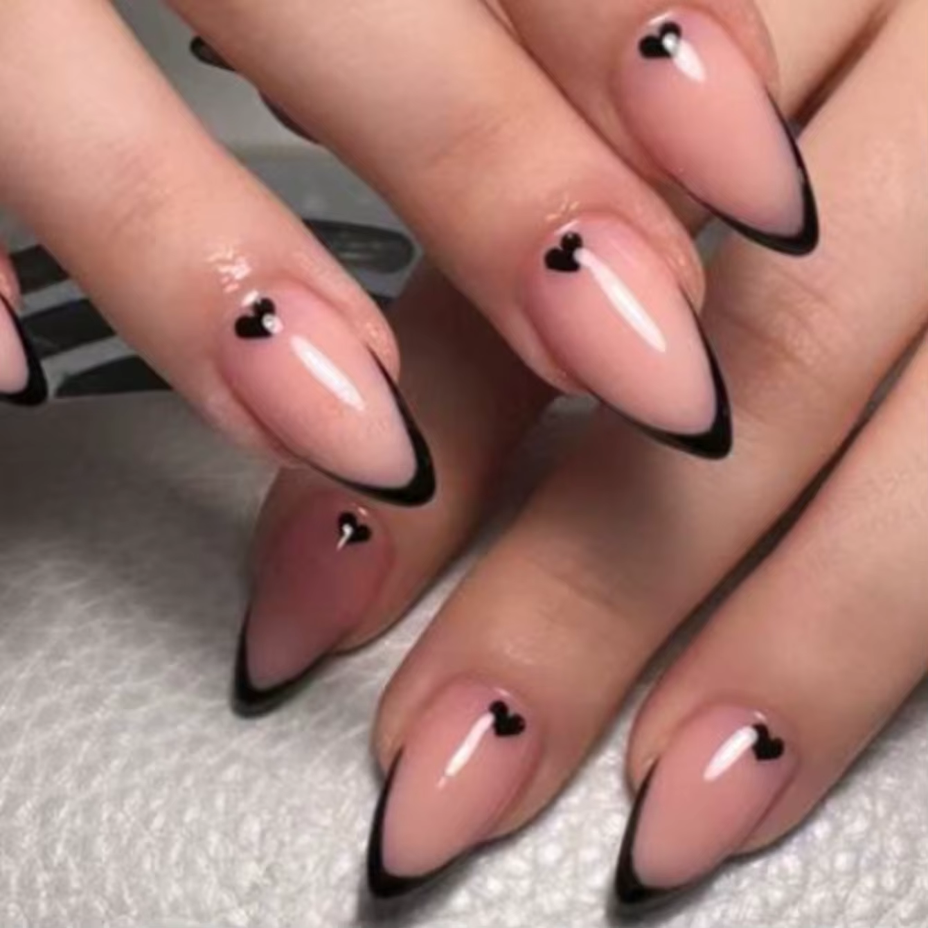 24 pièces ongles en forme d'amande blanc couverture complète presse rouge ongles en acrylique en for