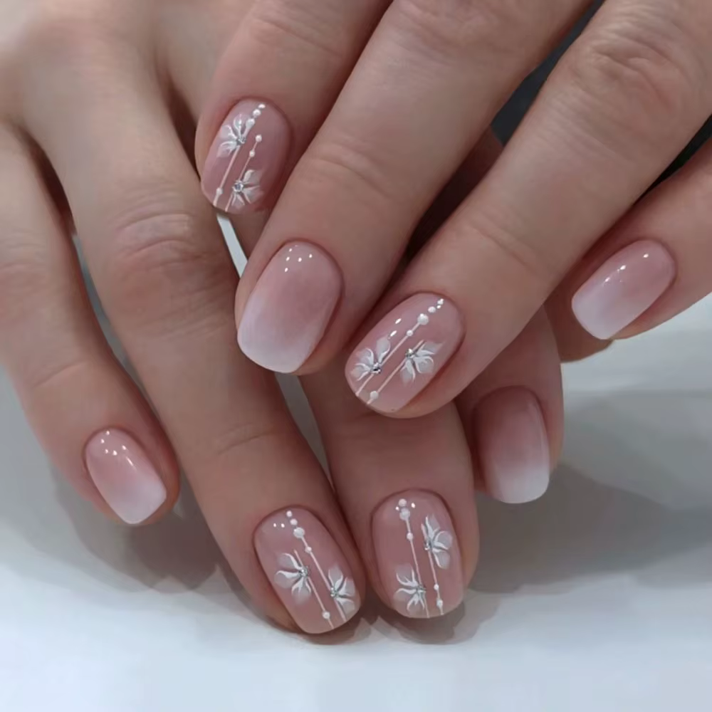 Faux ongles courts et ronds, 24 pièces, bleu français, perle de Rotterdam kling, blanc ondulé, cœur
