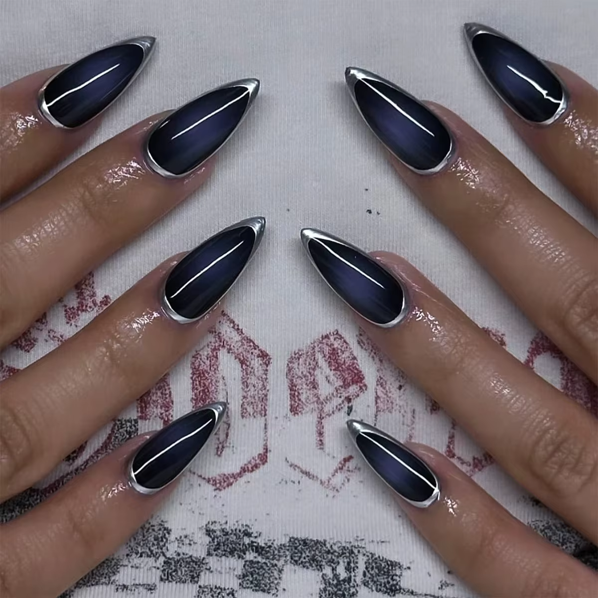 Faux ongles longs et pointus de style gothique, blancs, sexy, en dentelle, avec joli nœud papillon e