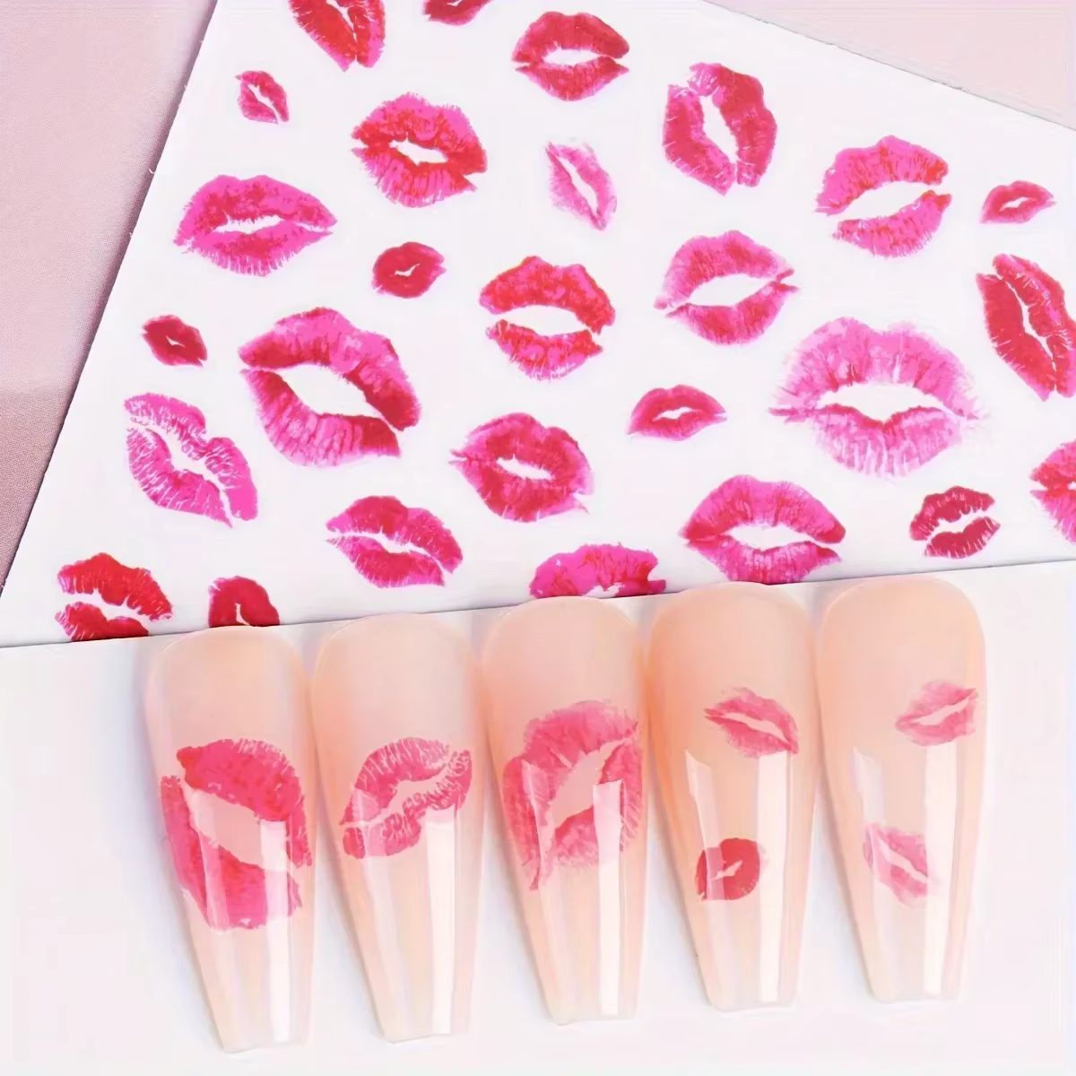 Autocollants pour ongles imprimés Fantasy Heart & Kiss – Autocollants auto-adhésifs à finition mate