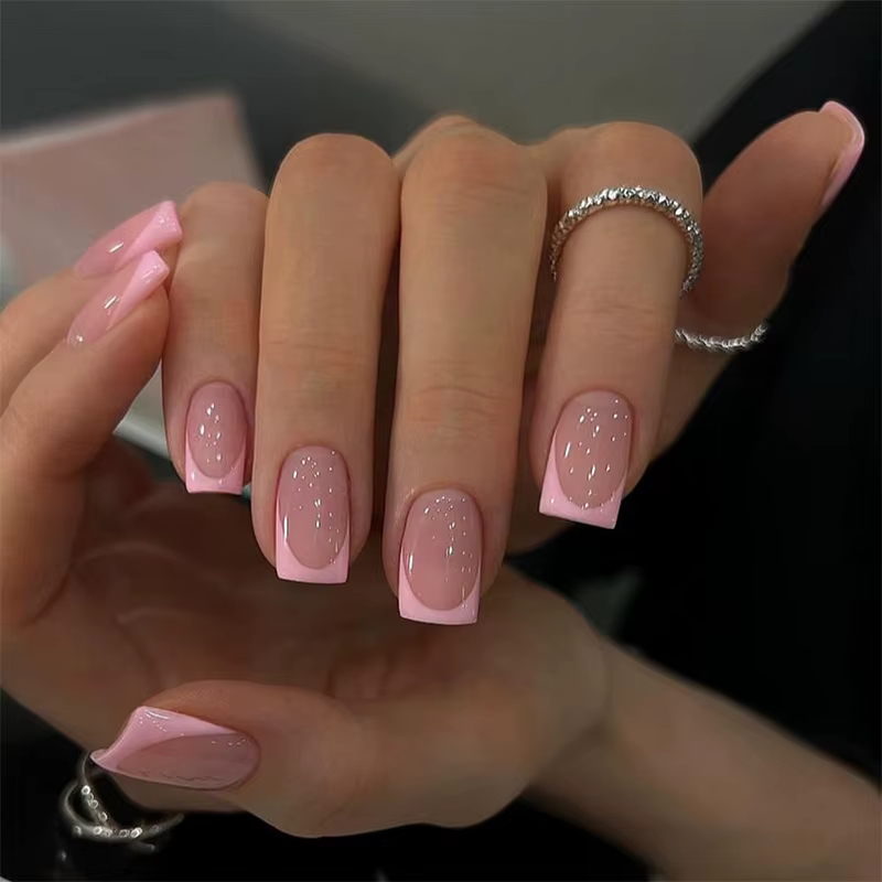 24 faux ongles courts carrés, style français, avec fleurs 3D, à porter, couvrance totale, pointes à