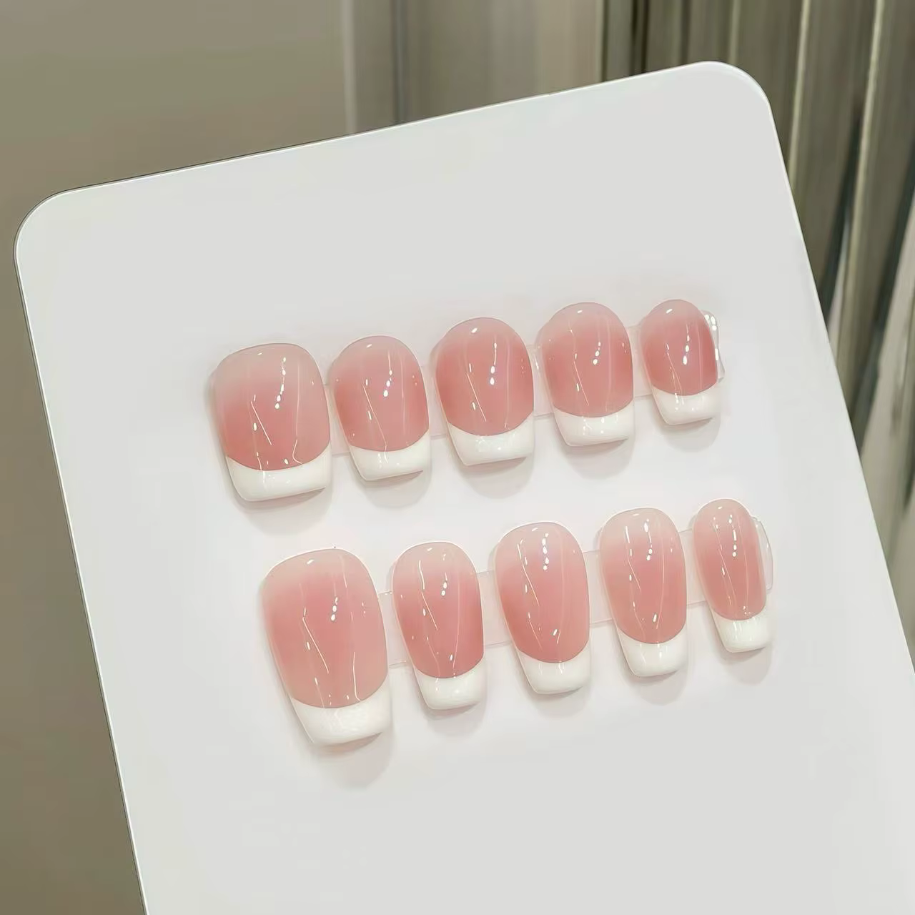 Faux ongles français courts faits à la main, pointes simples, couleur chair, rose, pour femmes et fi
