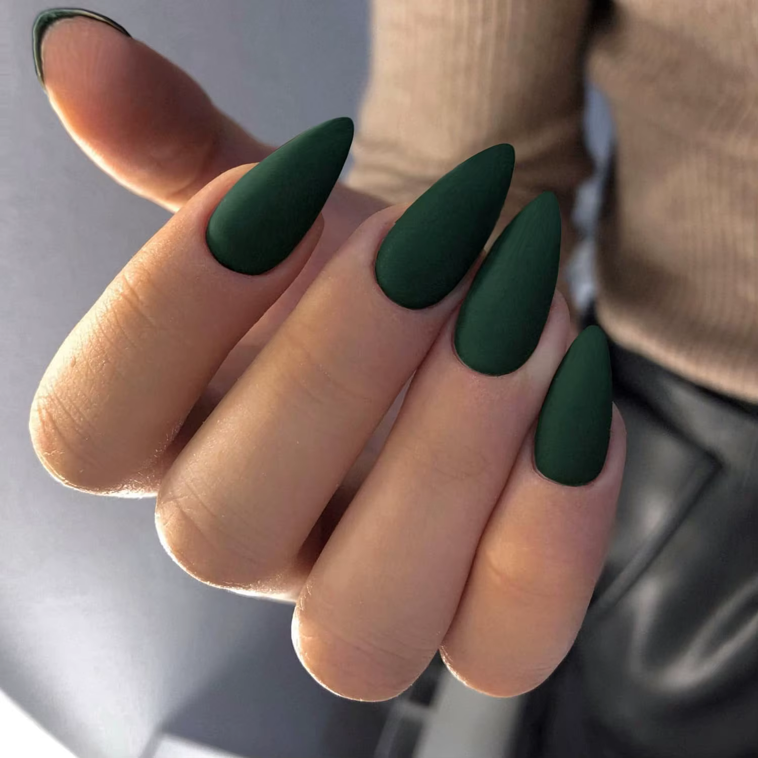 24 pièces- faux ongles amande de couleur unie, couverture complète de rouge, simples et élégants, dé