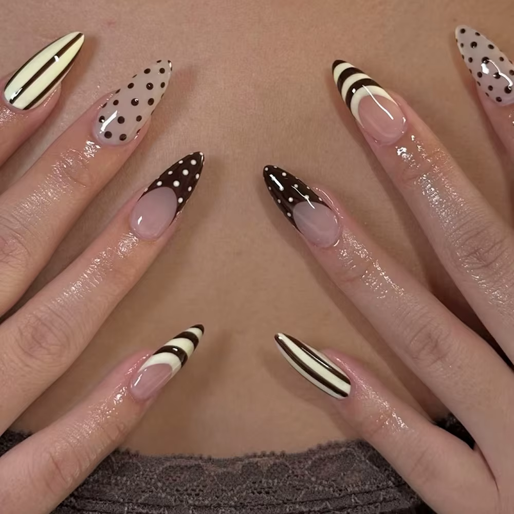 Faux ongles épicés en amande pour filles, 24 pièces, à pression française, à pois/rayons imprimés, b