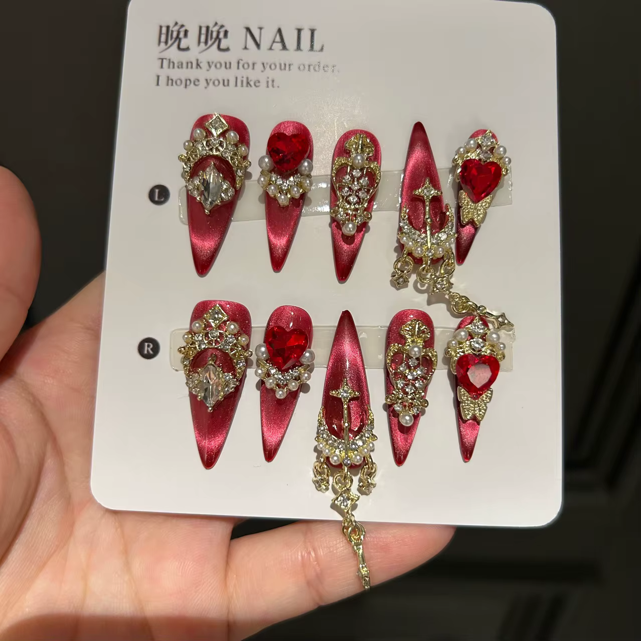 Ensemble de faux ongles à pression de cour de luxe, faux ongles en résine avec strass et cœurs, tail