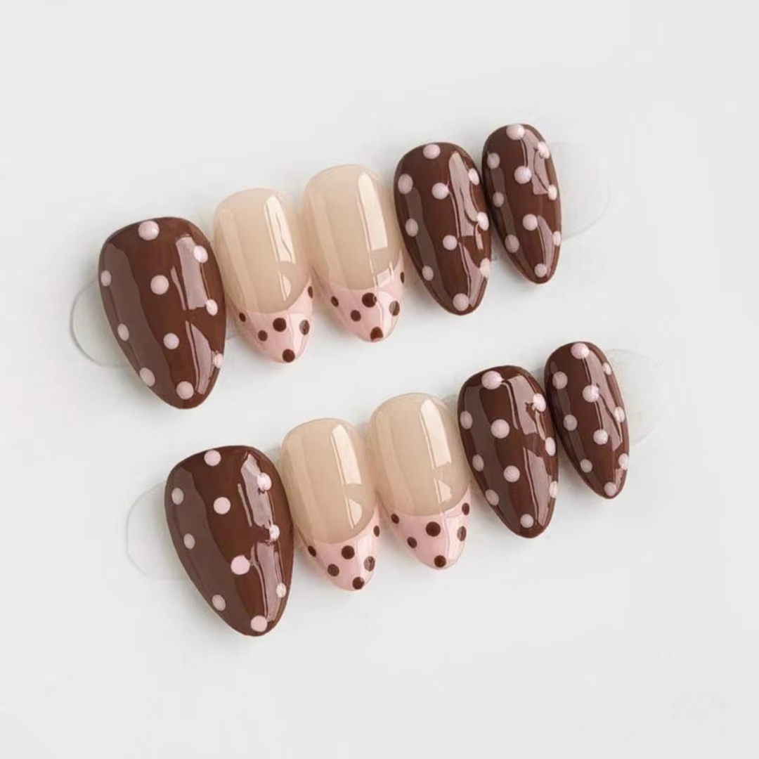 10 faux ongles faits à la main, style Malade haut de gamme, points dessinés à la main, contraste de 