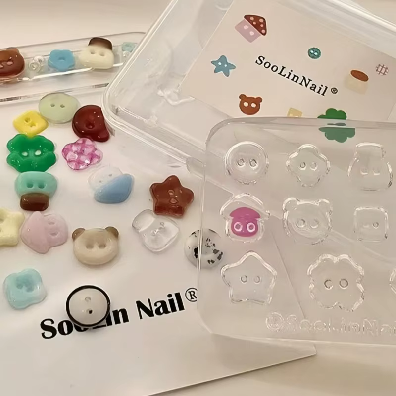 Un moule à ongles de dessin animé, porte-clés, serrure d'amour, bouton étoile, bouton de forme irrég
