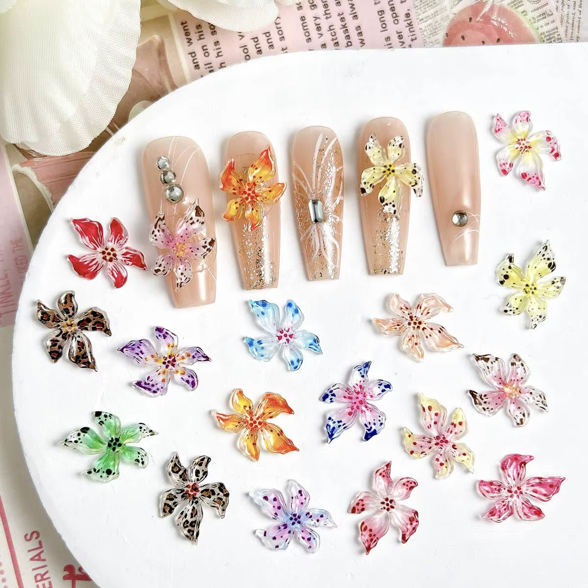 Mélange de résine 3D dégradé coloré Transparent Lily Nail Art décoration Style bizarre fleur tacheté