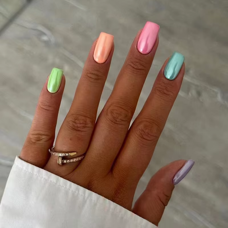Faux ongles à paillettes Aurora N64.Short French souhaits on, faux ongles simples, couverture complè