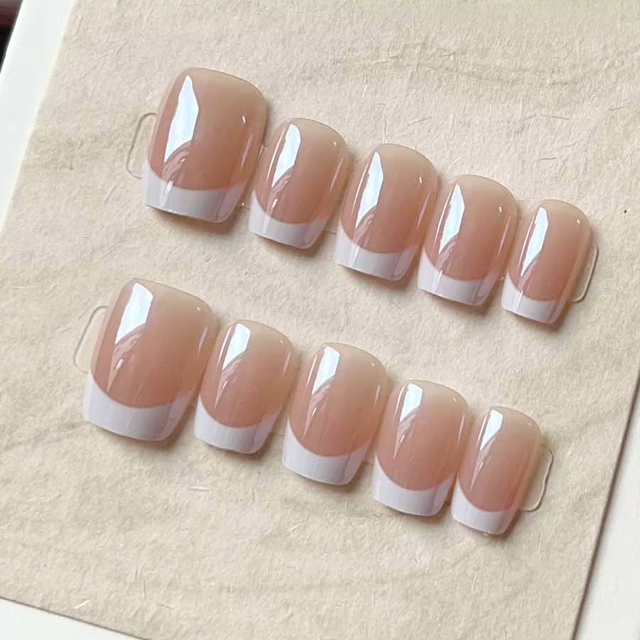 Faux ongles français blancs, rose clair, couverture complète, courts, carrés, simples, pour femmes e