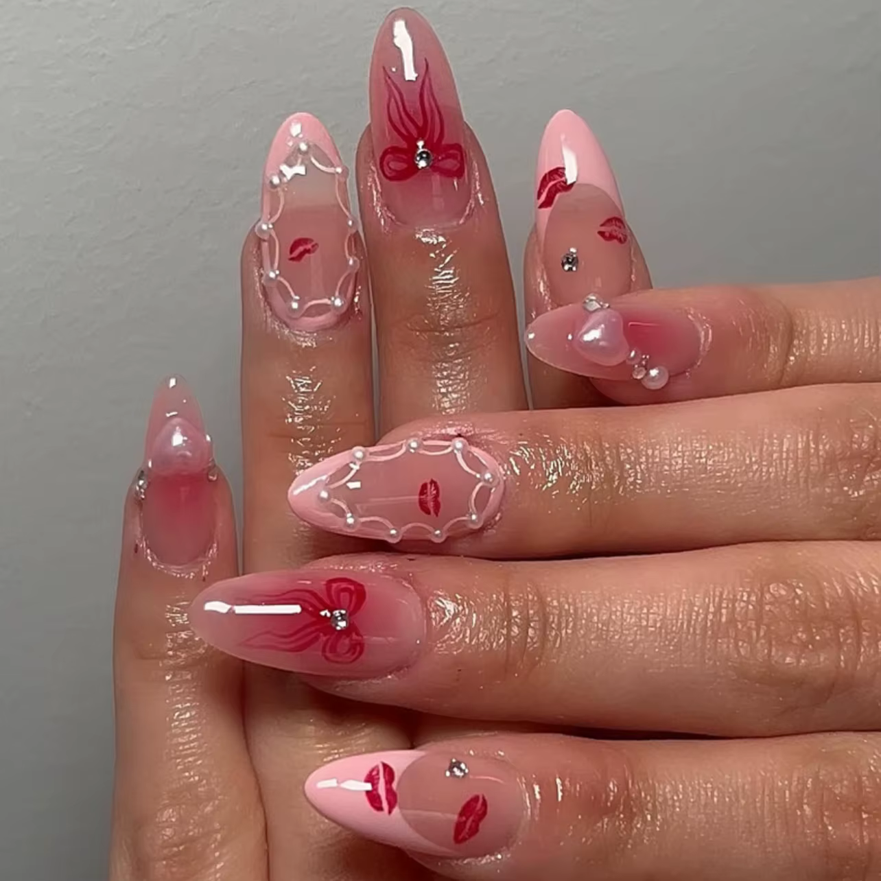 24 pièces rouge français court presse sur ongles doux Cool amande faux ongles nœud papillon perle am